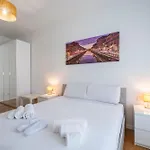 Elegant And Modern In Appartement