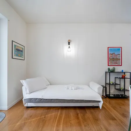 Elegant And Modern In * ميلان