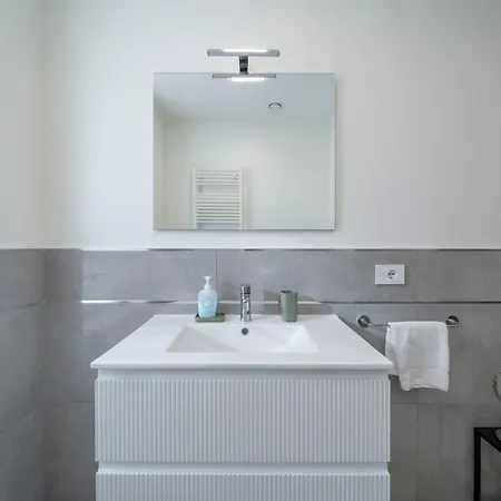Elegant And Modern In * ميلان